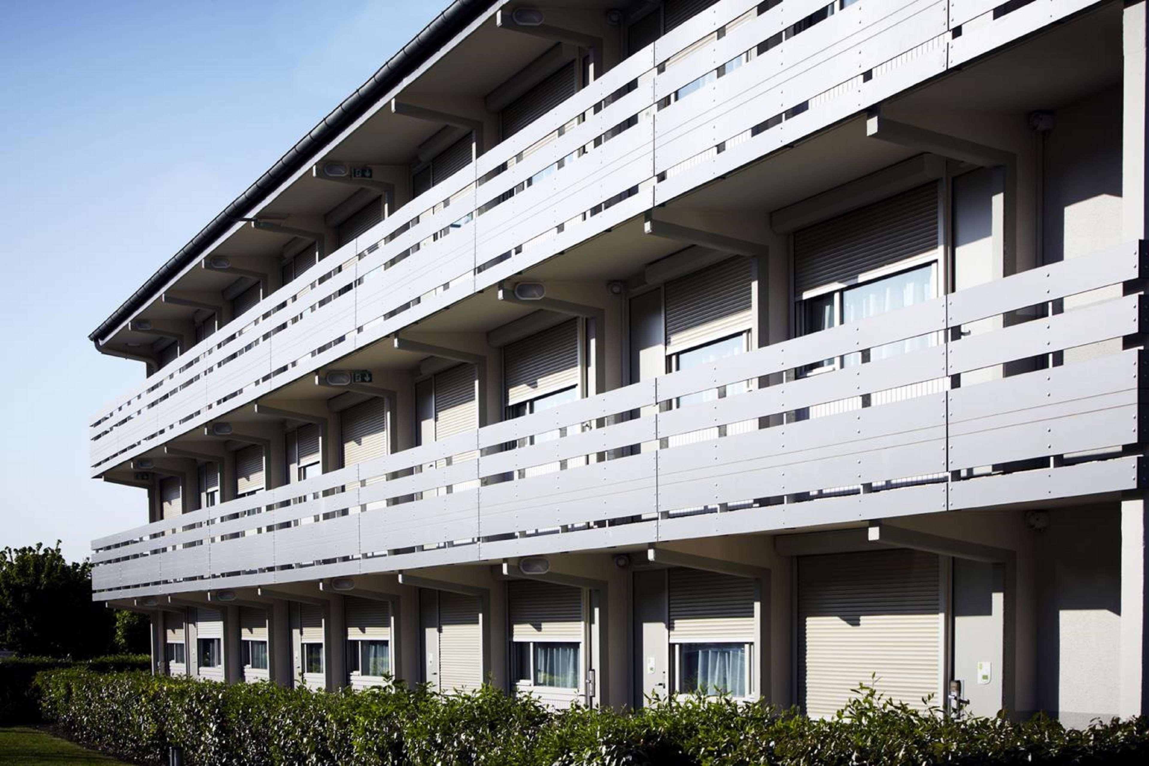 Campanile Chartres Hotel Exterior photo